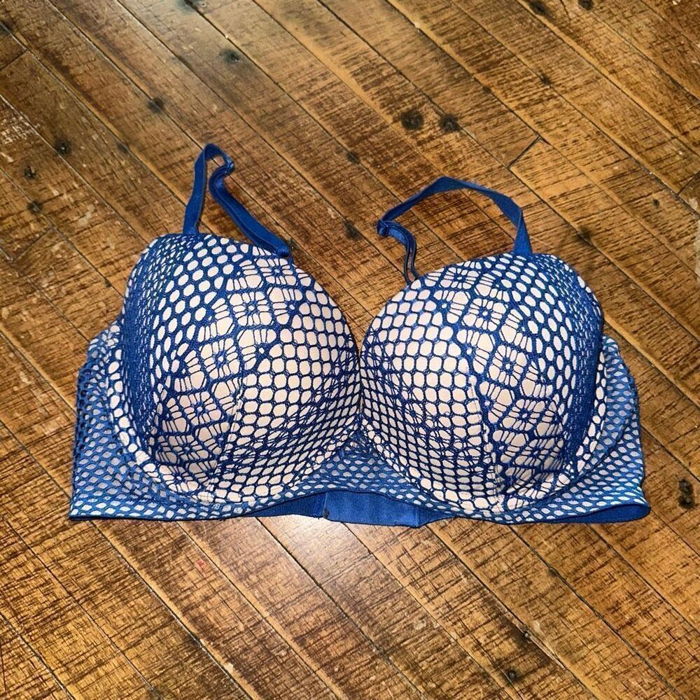 Victoria’s Secret Very Sexy lightly lined plunge blue lace 38D bra